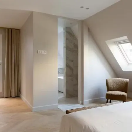Before Making A Request, Read My Profile Host At Bottom Of Page # Quiet, Convenient, And Warm * Paris