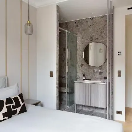 Lejlighed Before Making A Request, Read My Profile Host At Bottom Of Page # Quiet, Convenient, And Warm Paris